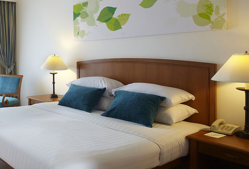 Woodlands And Resort 4*