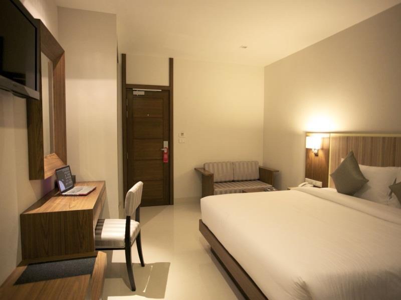 Hotel April 3*