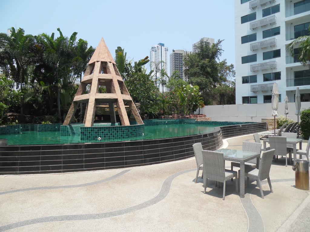 Apartment Club Royal Condominium