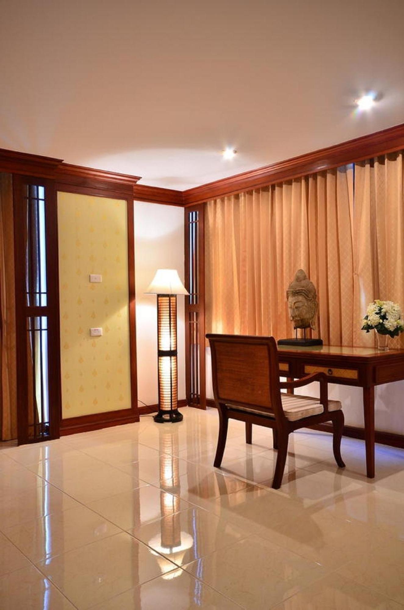 Centre Hotel 3*