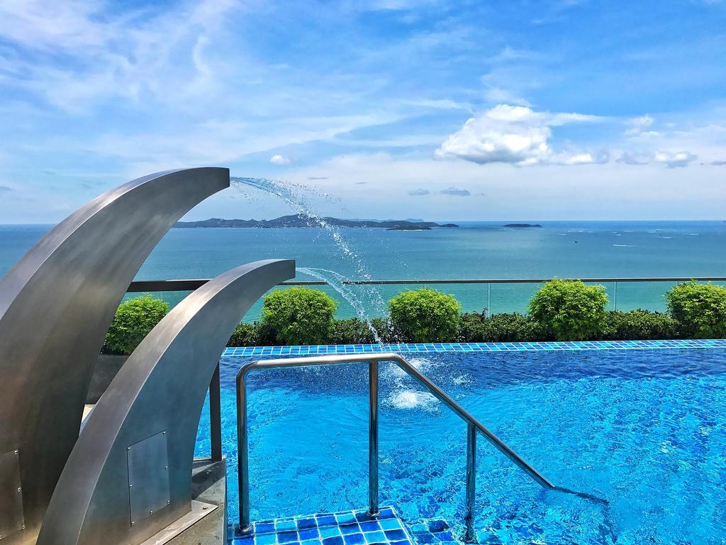 The Peak Towers Sea View * Pattaya