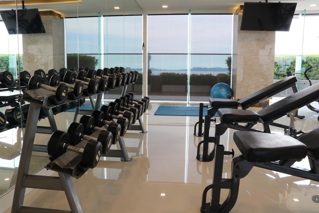 Apartment The Peak Towers Sea View