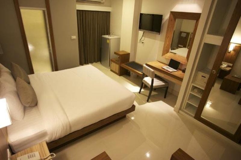 April Hotel