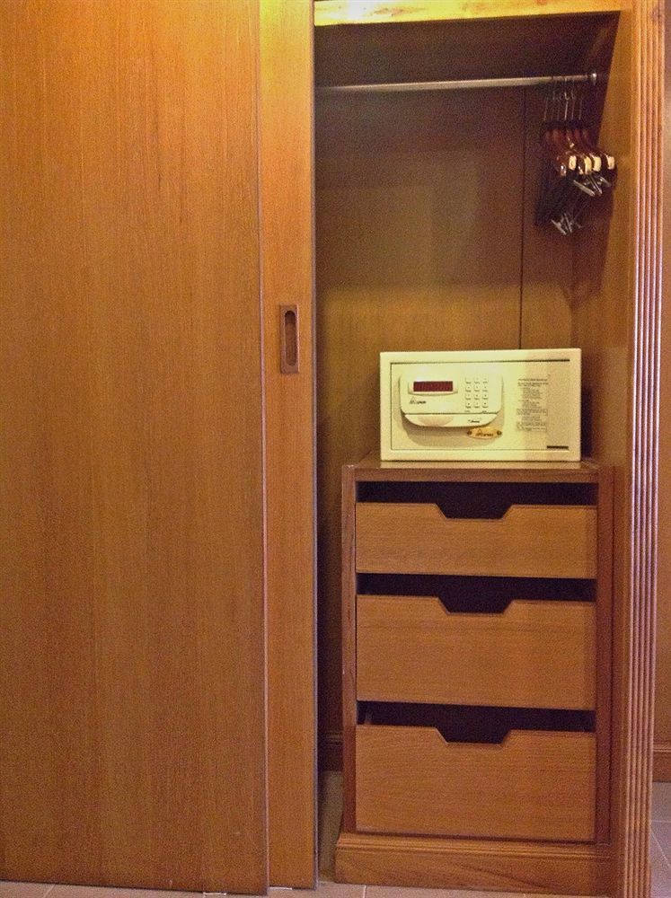 Dynasty Hotel 3*