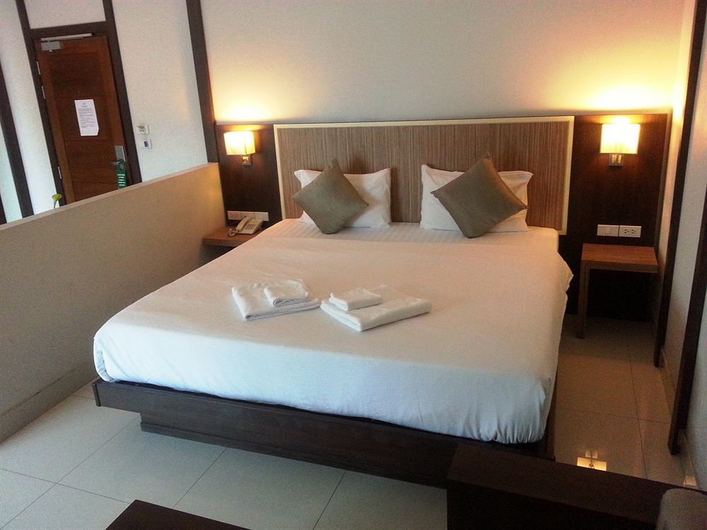 April Hotel 3*