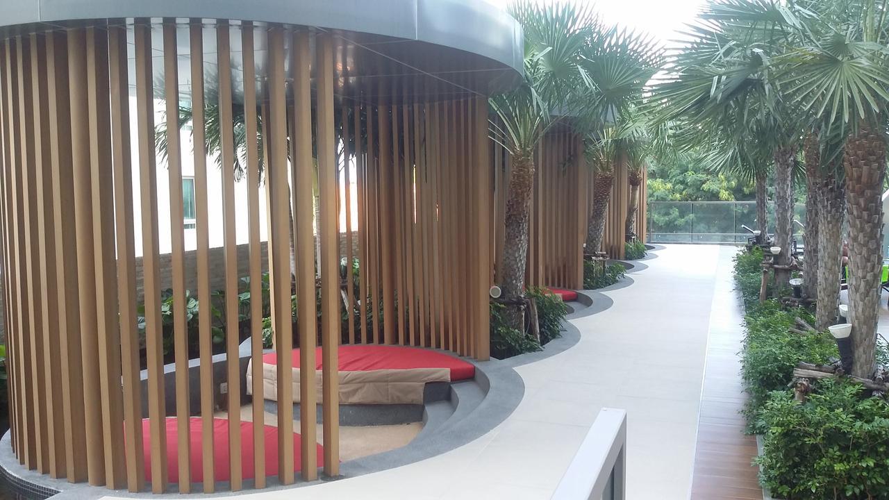 Apartment In The Peak Towers