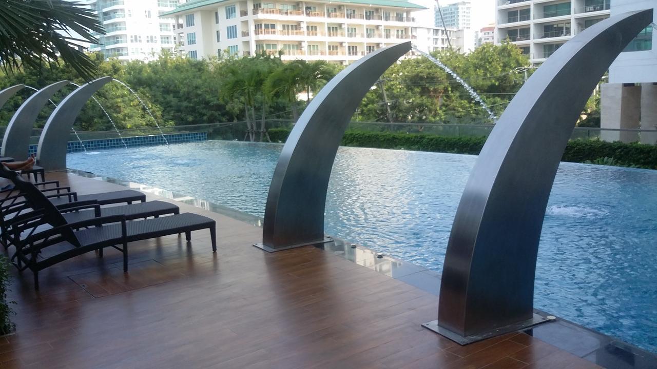 Apartment In The Peak Towers