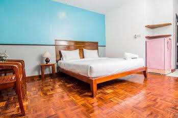 Sutus Court 5 Hotel 3*