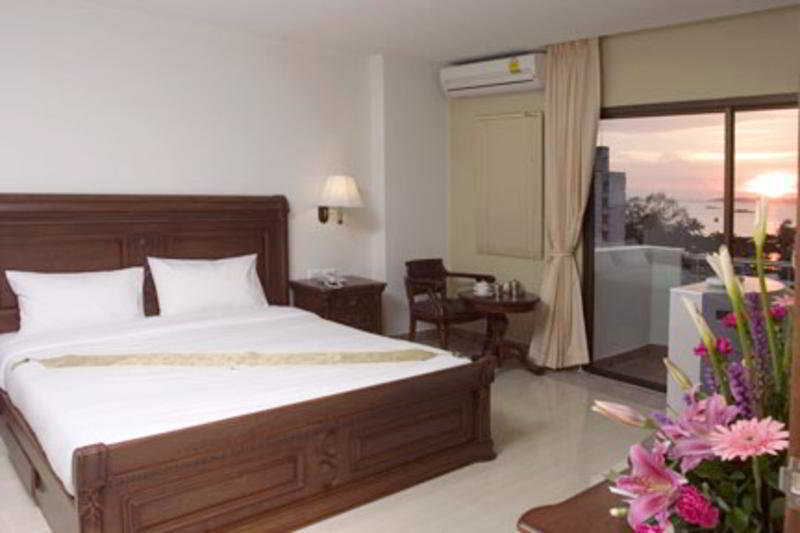 โรงแรม เบส บีช 3*