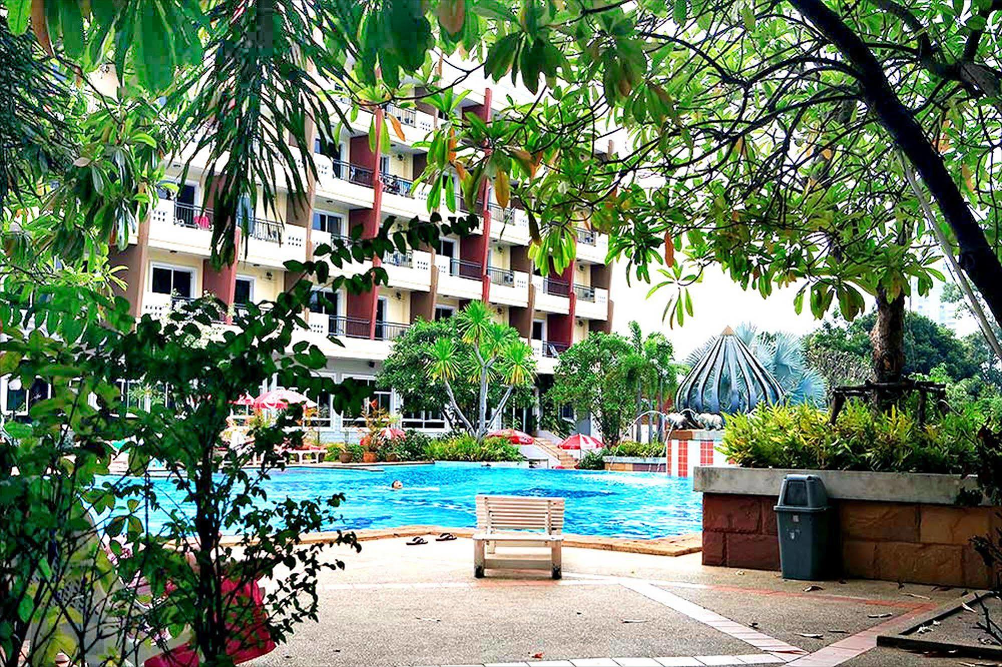 Lek Hotel 3*