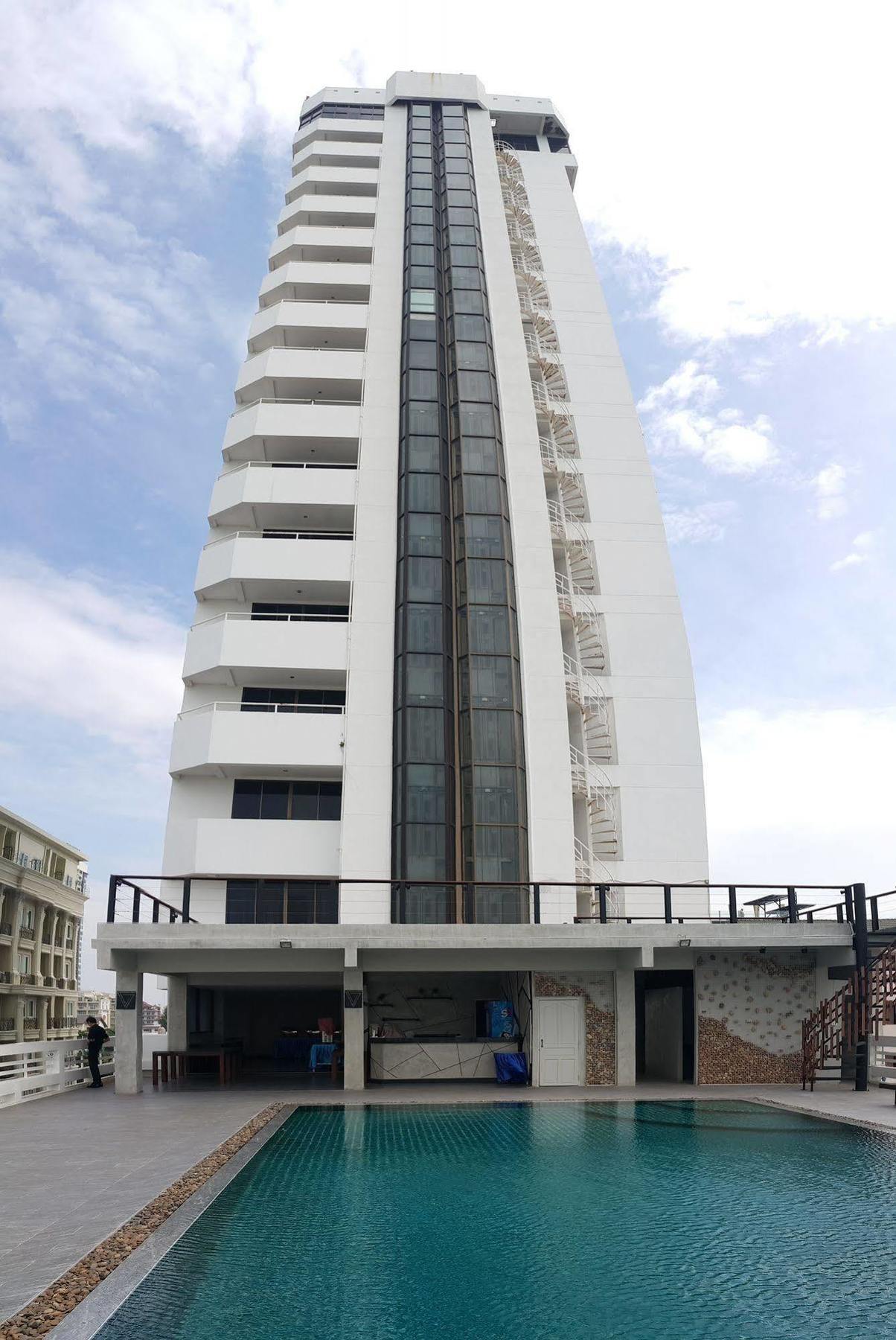 Centre Hotel 3*