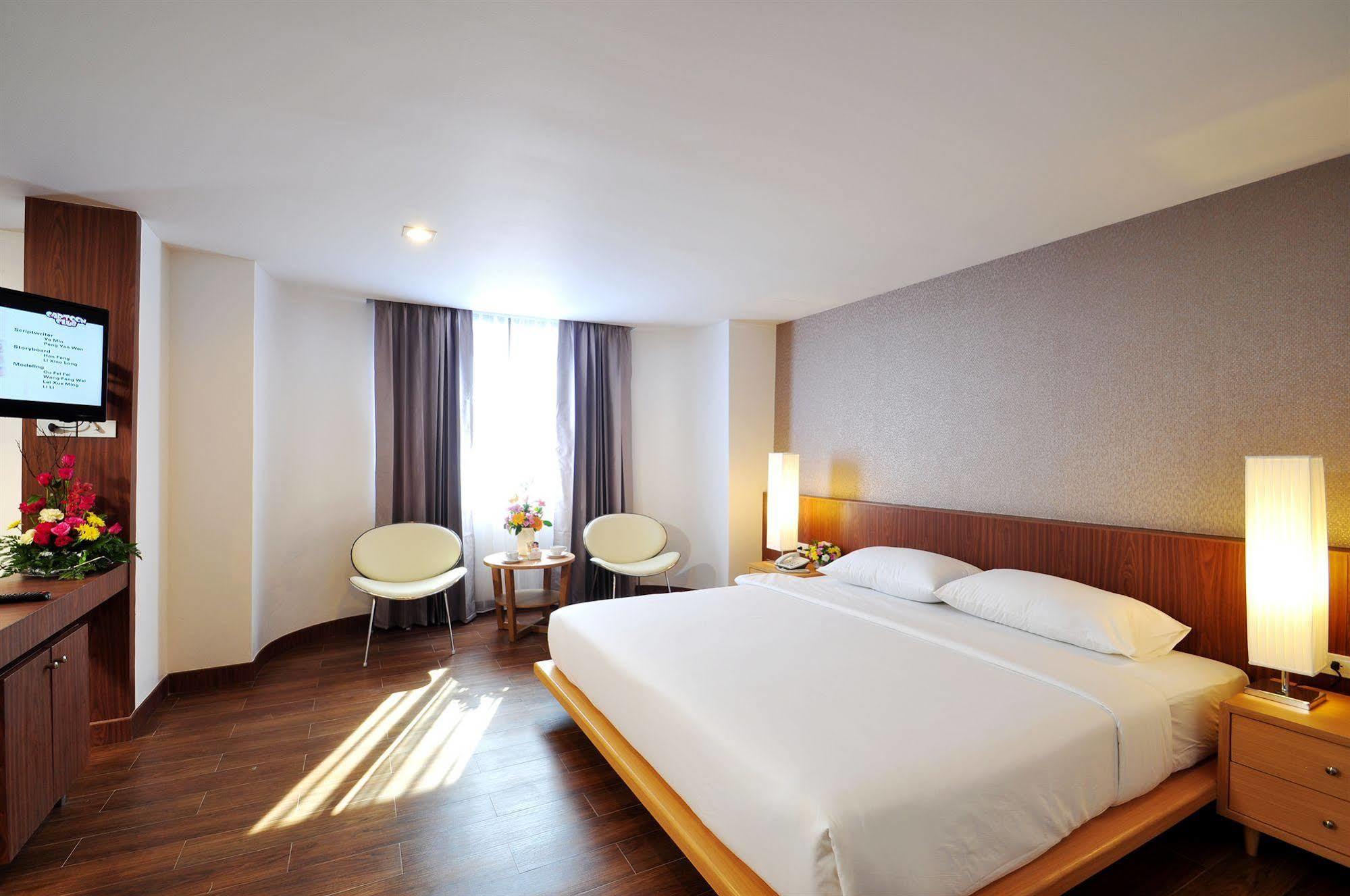 Flipper - Sha Extra Hotel Pattaya