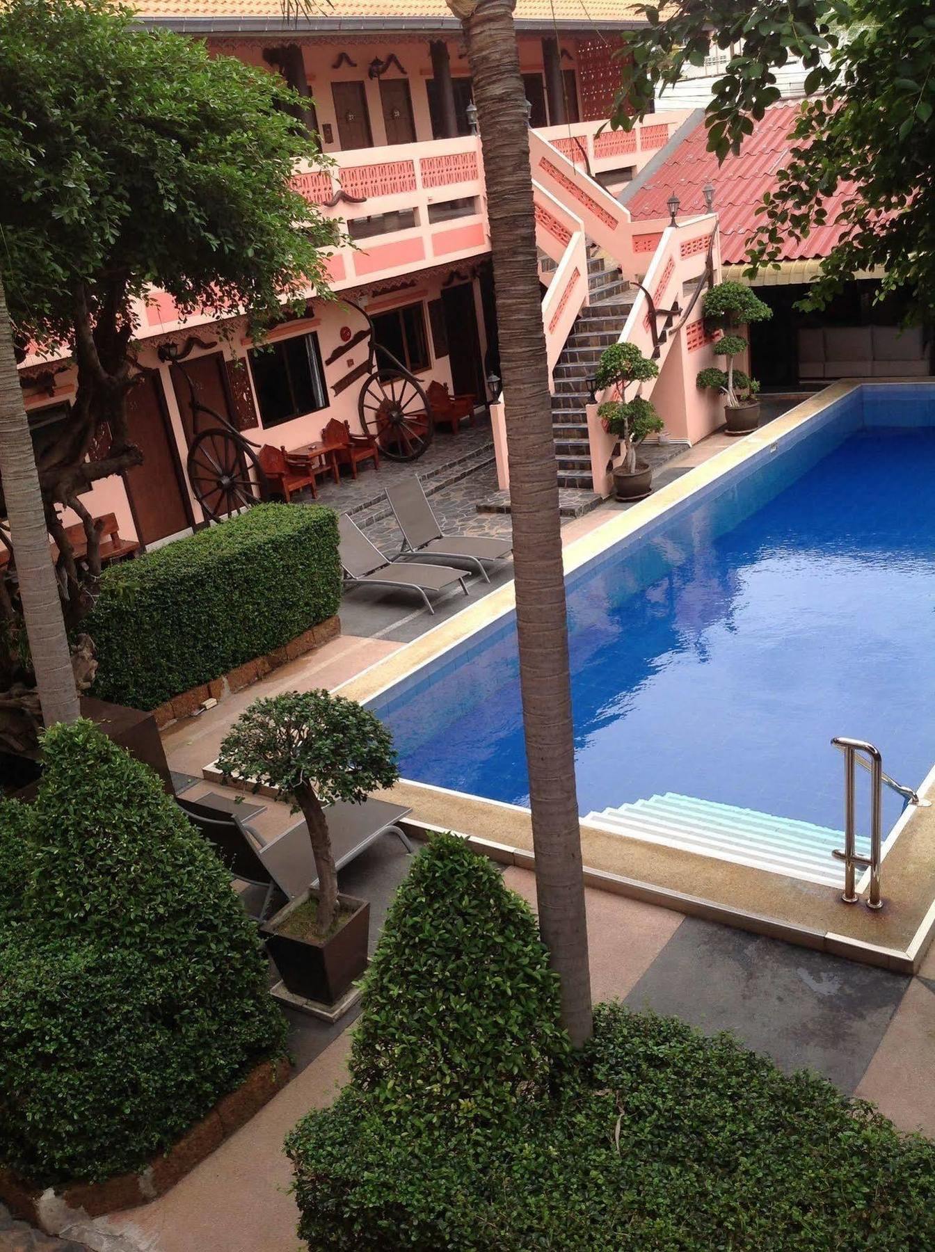 Ma Maison Hotel