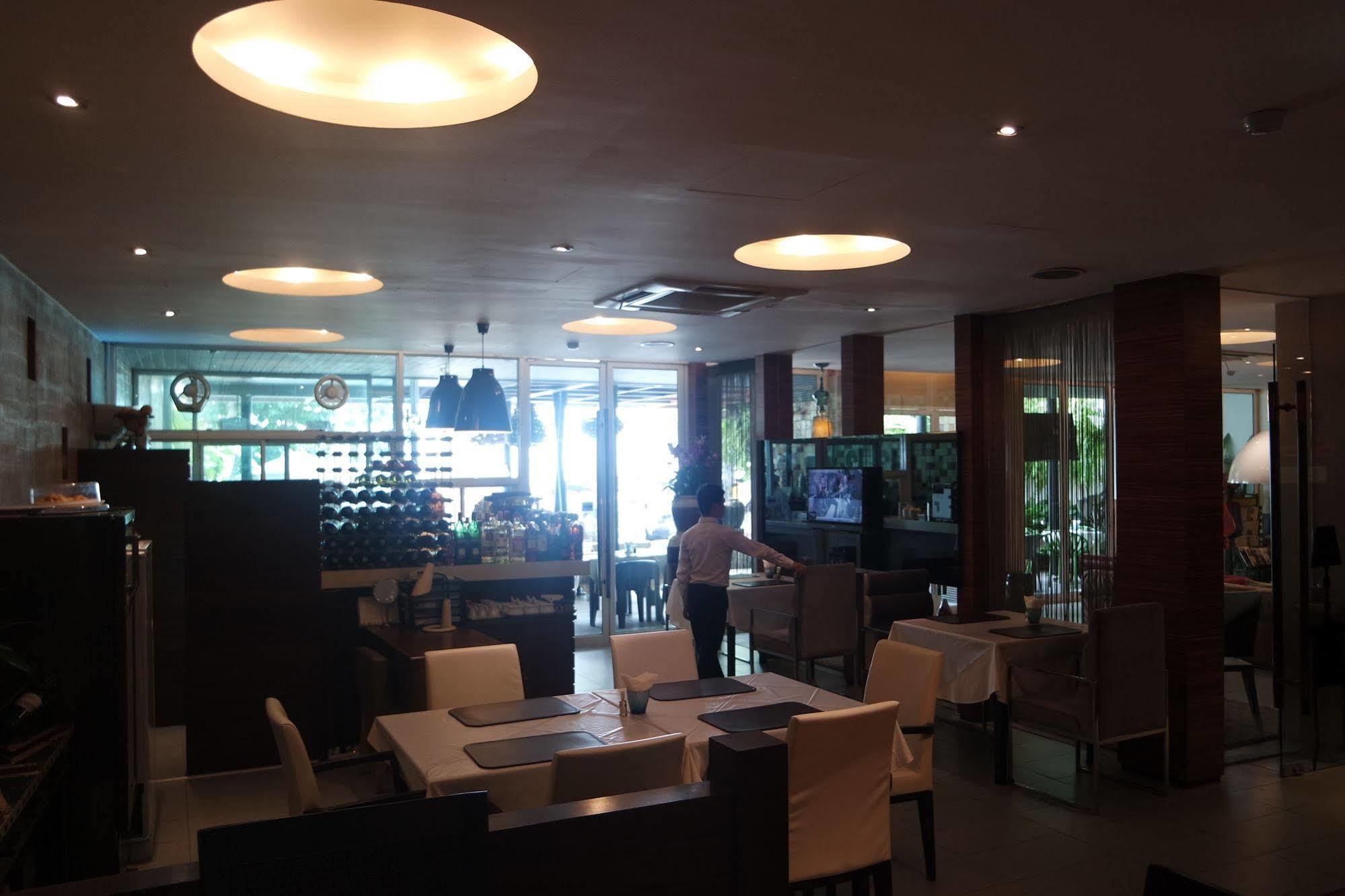 Baboona Beachfront Living Hotel