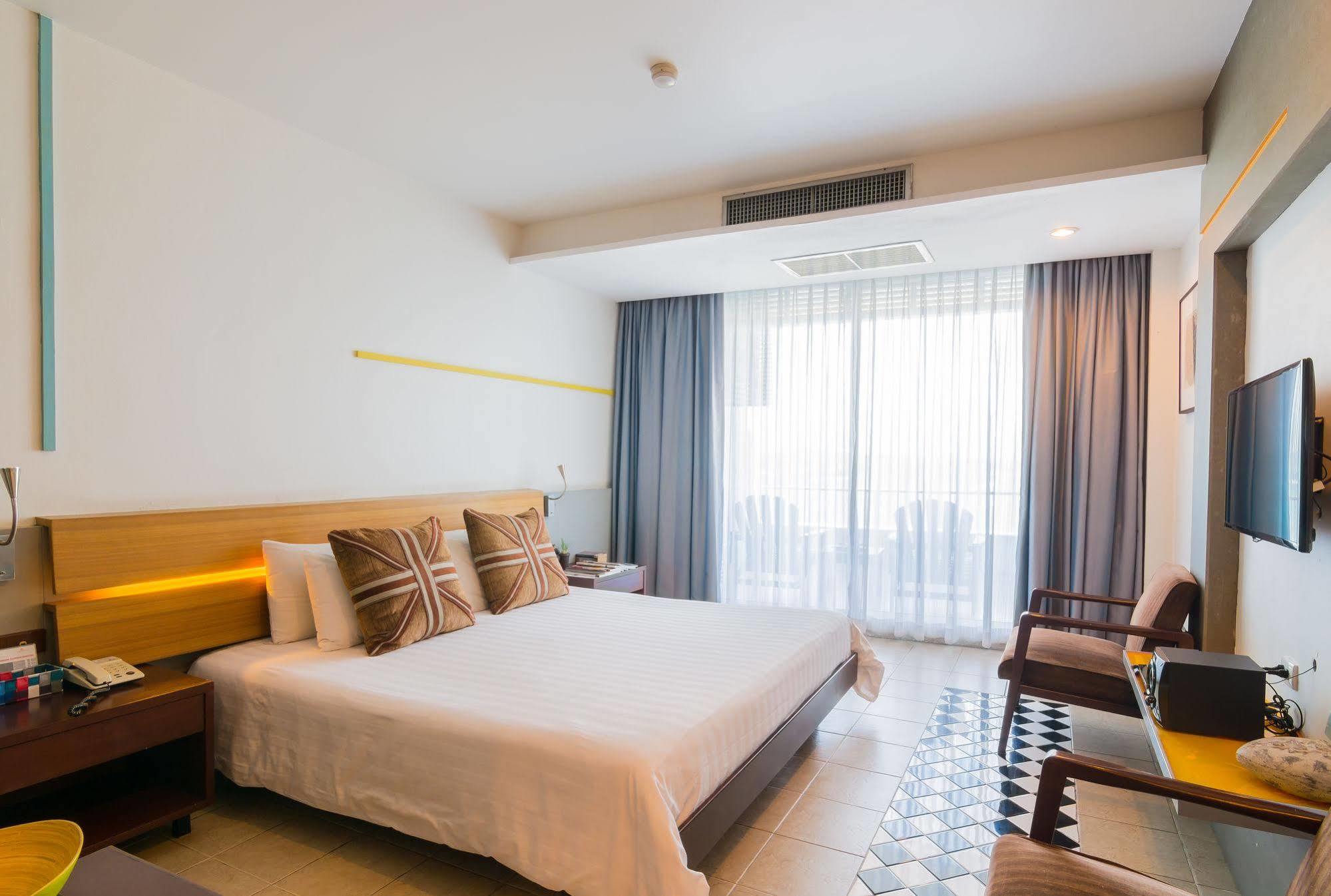 Hotel Baboona Beachfront Living Pattaya