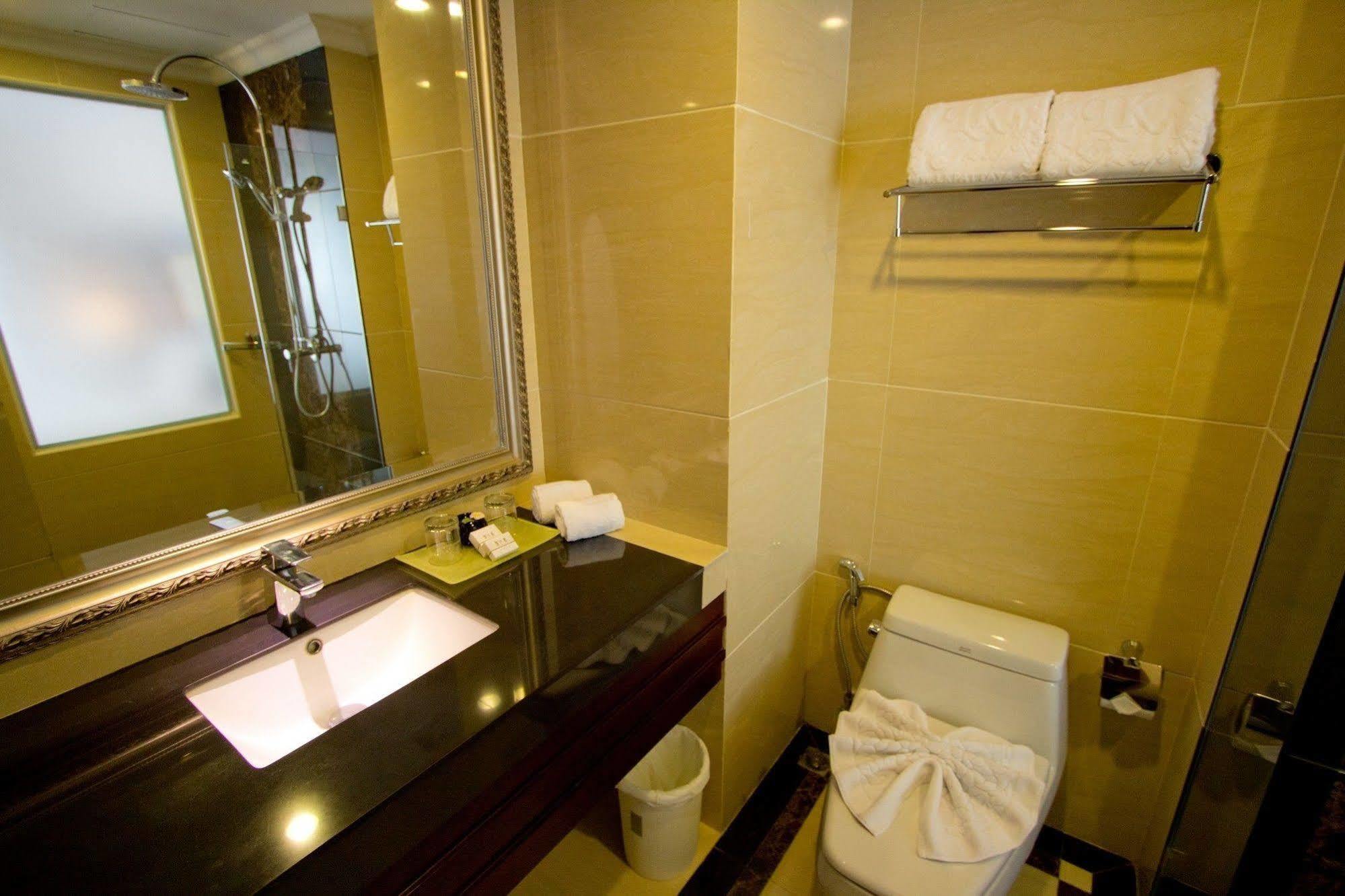Lk Premier Hotel 3*