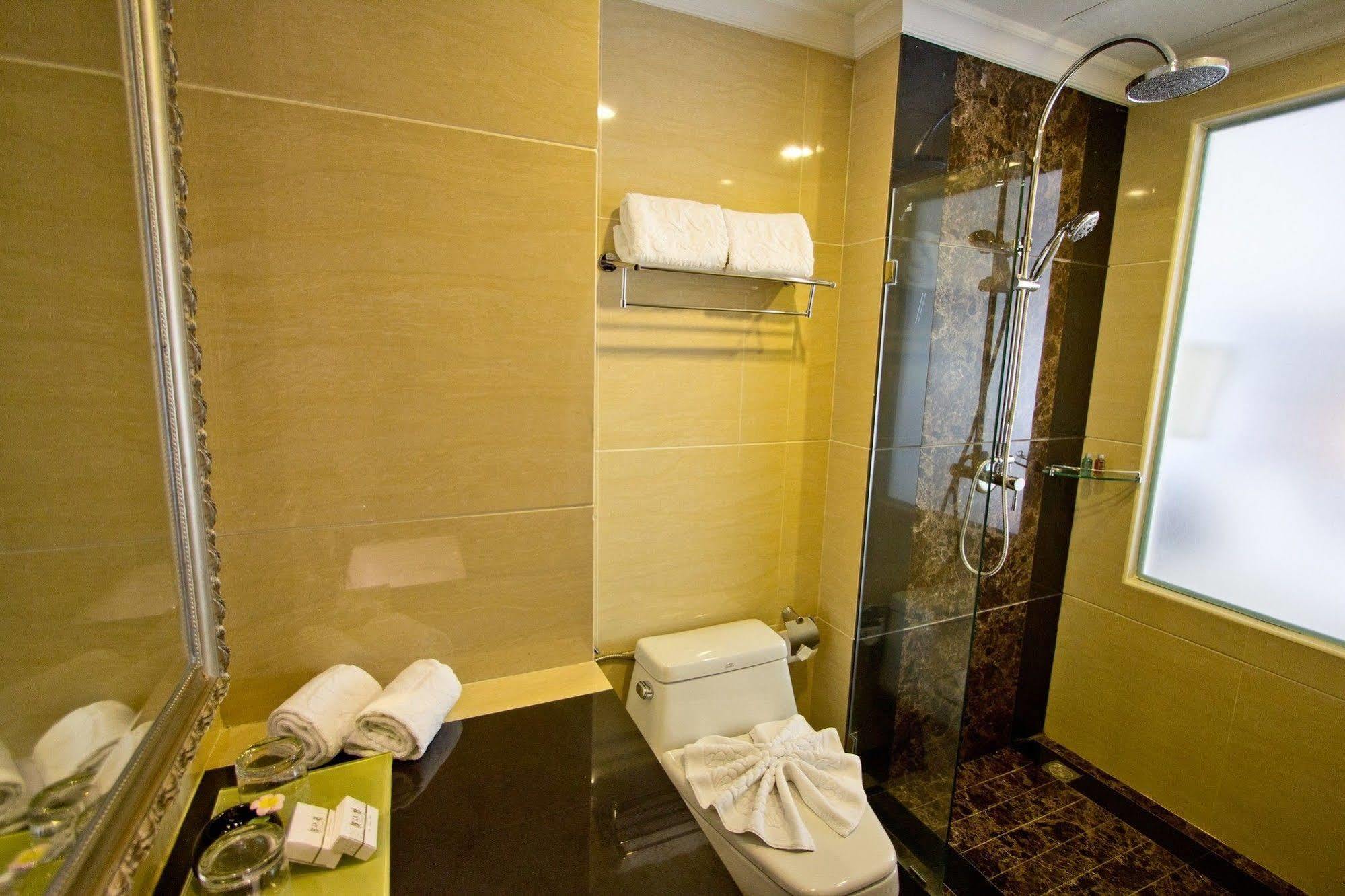 Lk Premier Hotel 3*