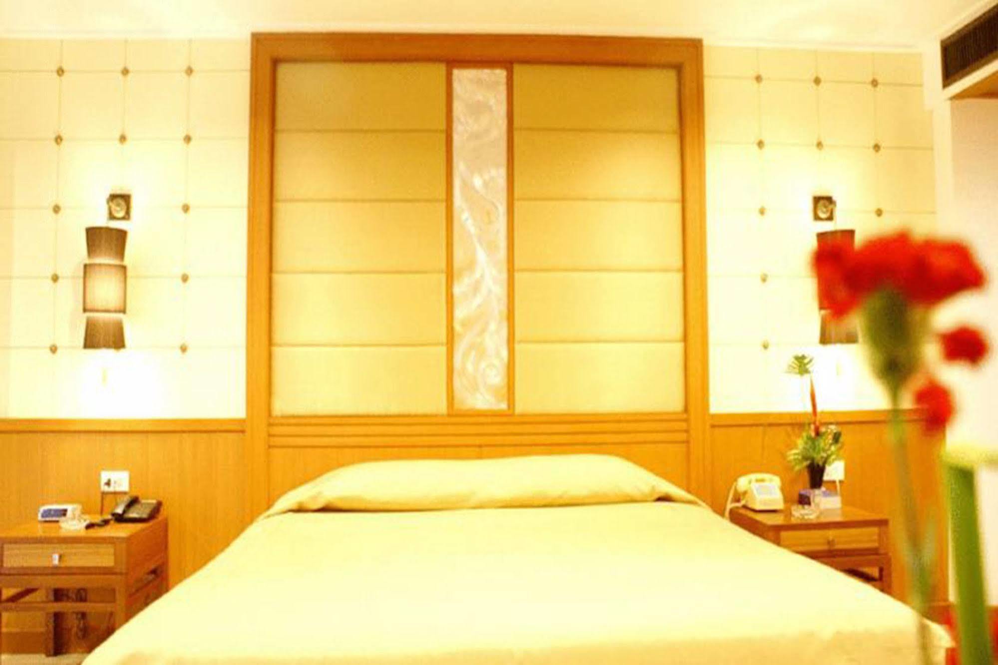 Royal Twins Palace Hotel 4*