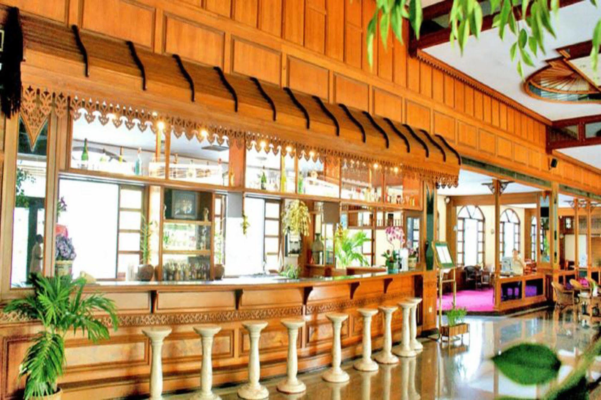 Royal Twins Palace 4*