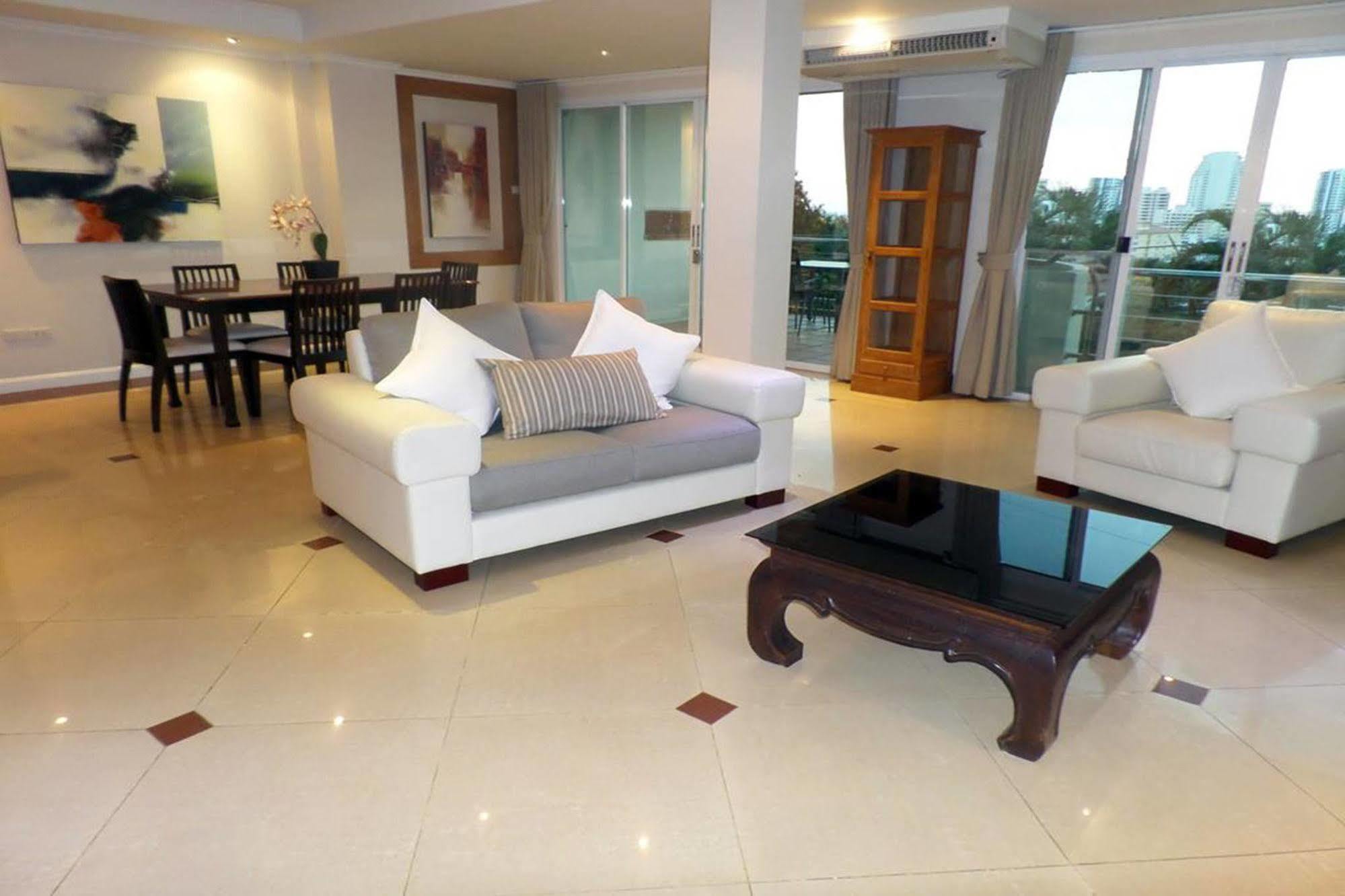 Westbury Aparthotel 3*
