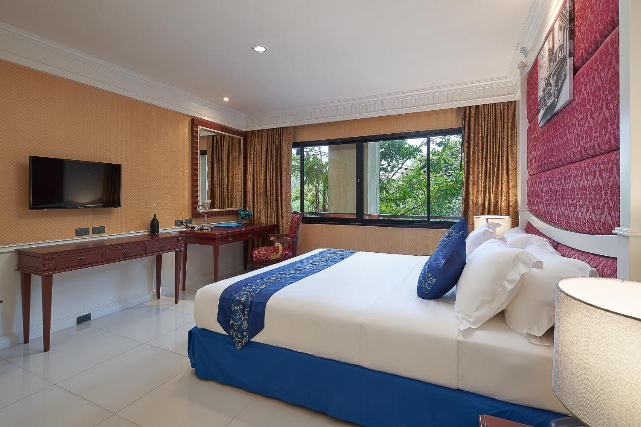 Tempat peranginan Floral - Dolphin Circle Pattaya