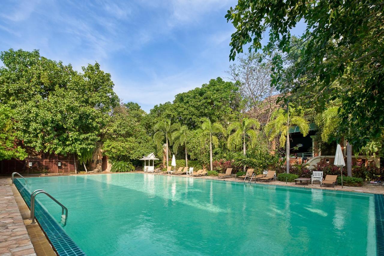 Tempat peranginan Floral - Dolphin Circle Pattaya