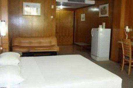 Dynasty Hotel