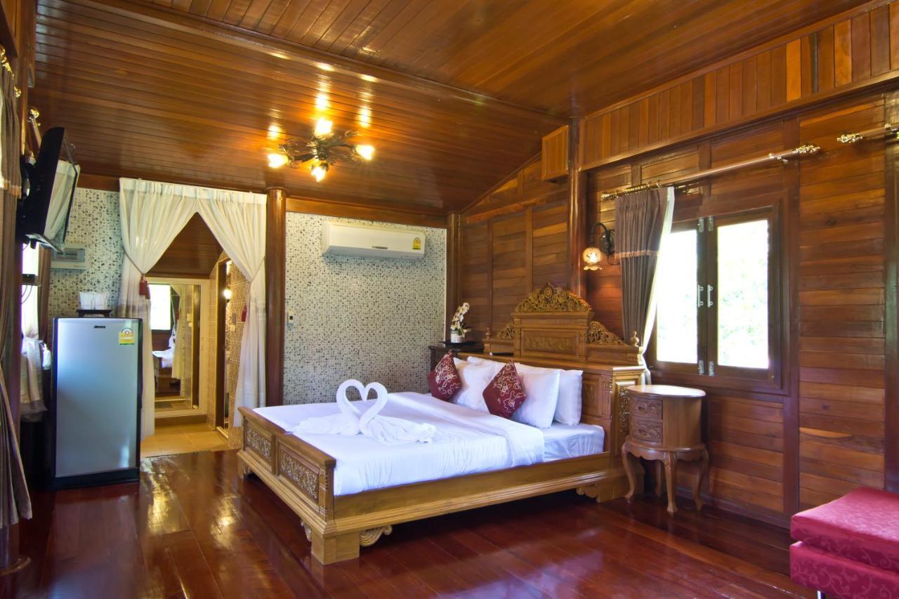 Bueng Bua Thong Ban Huai Yai