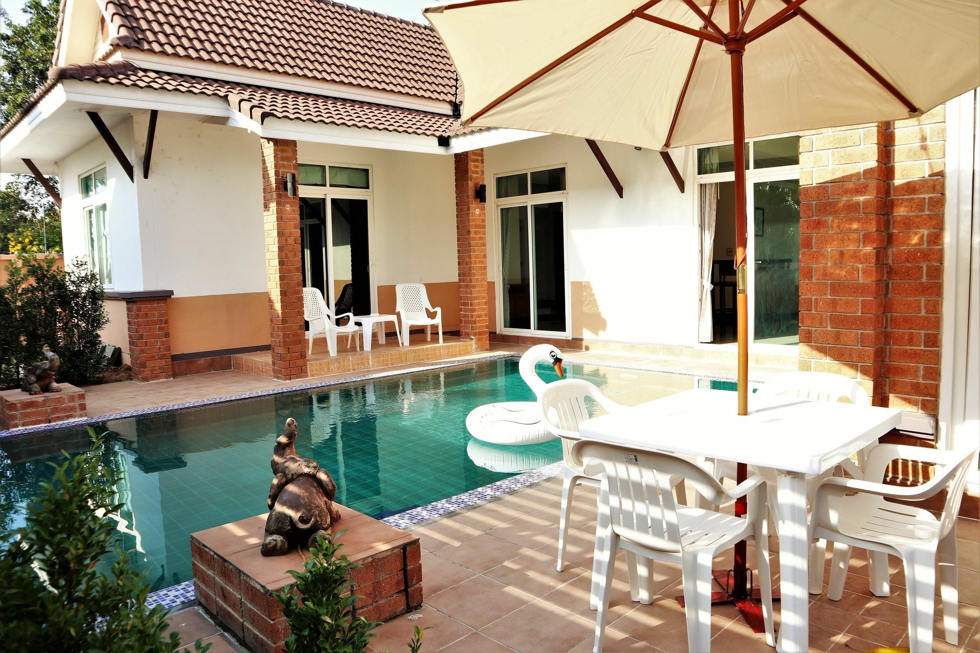 Hansa Paradise Hill Pool *