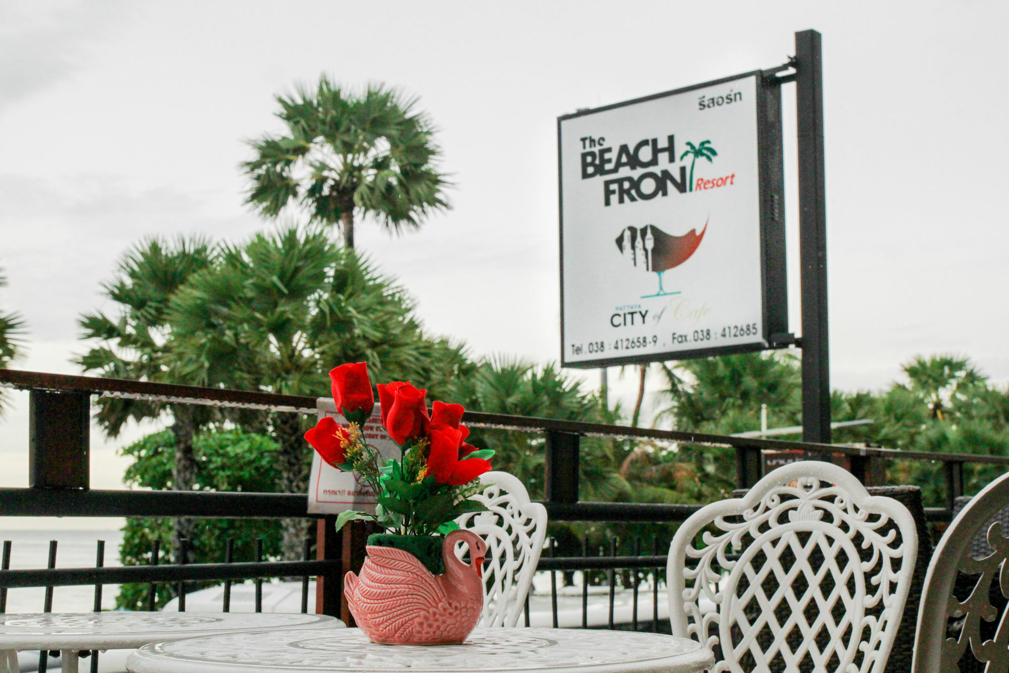 The Front Resort, Hotel