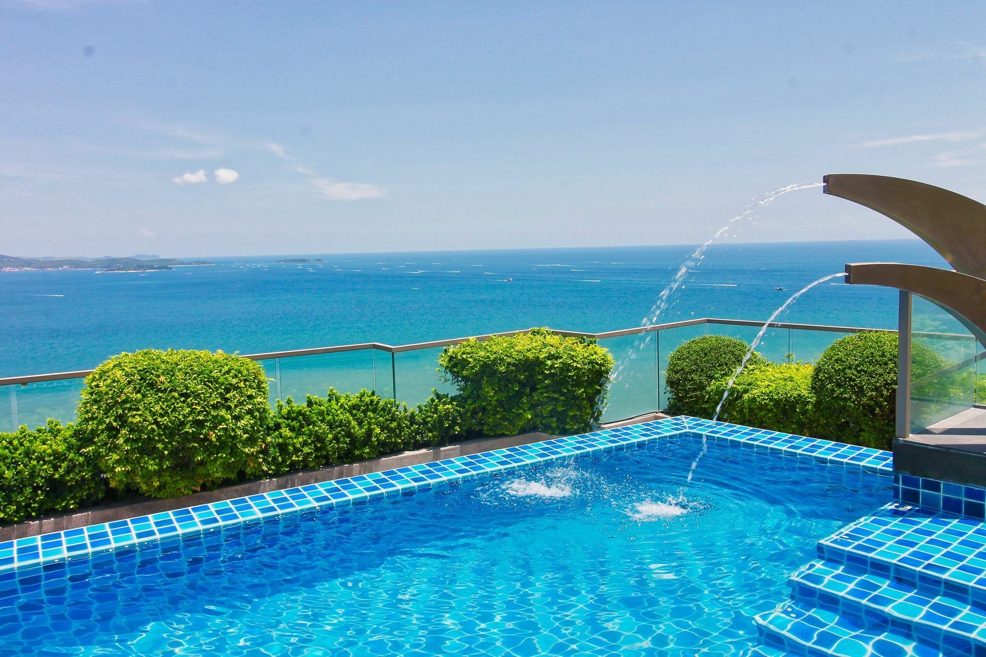Apartamento The Peak Towers Pattaya