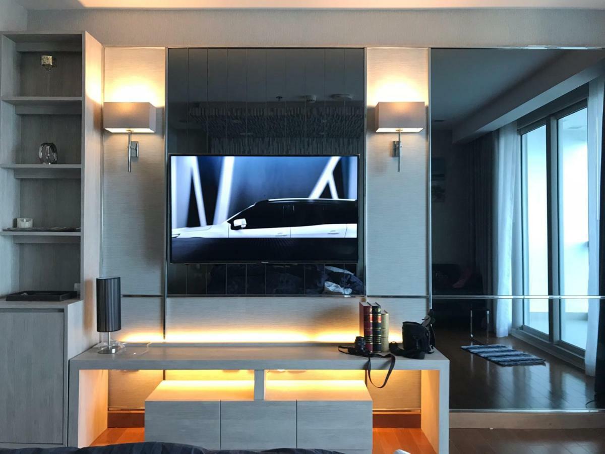 Luxurious Beachfront Apartment *