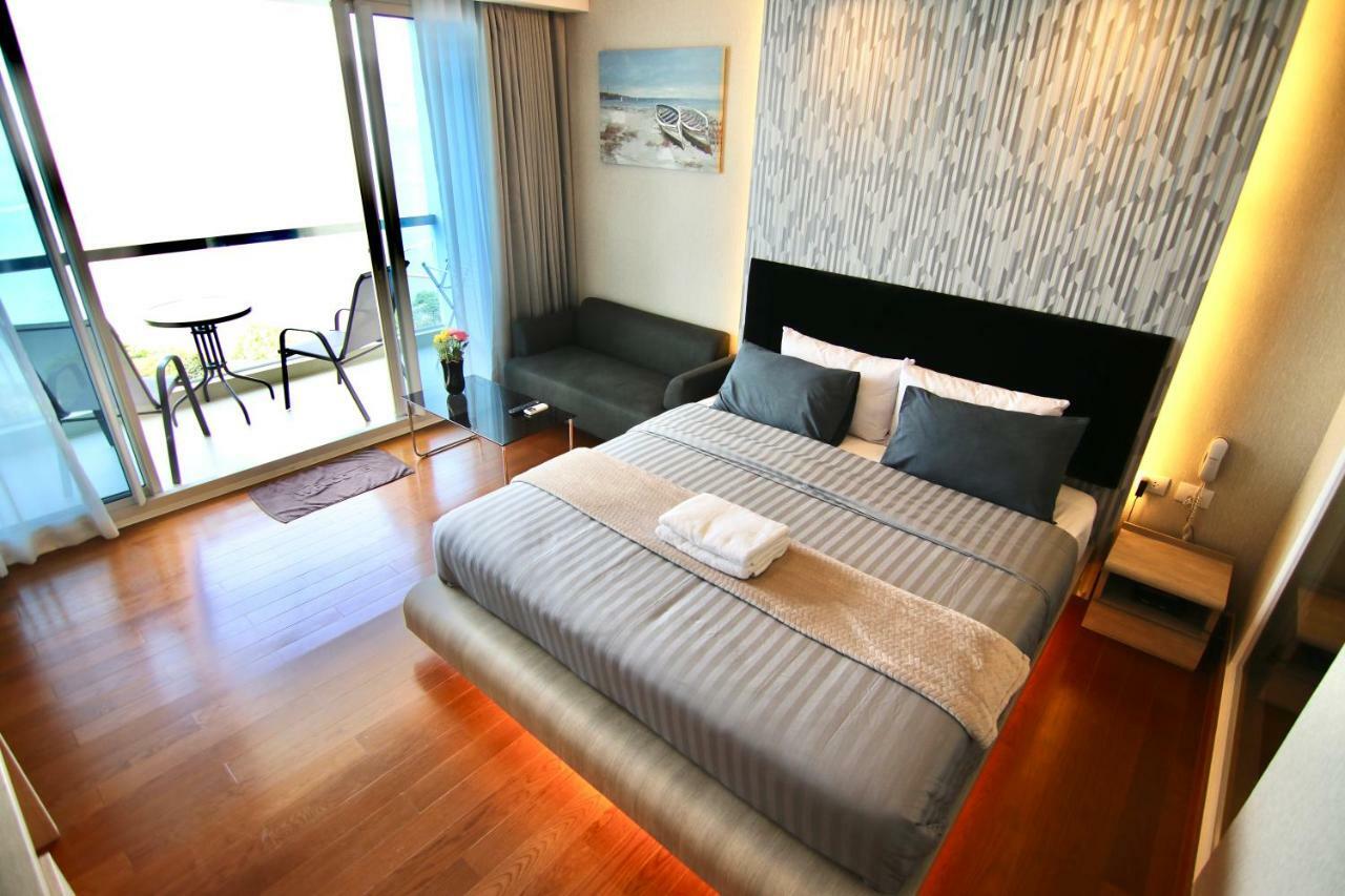 Luxurious Beachfront Apartment Pattaya