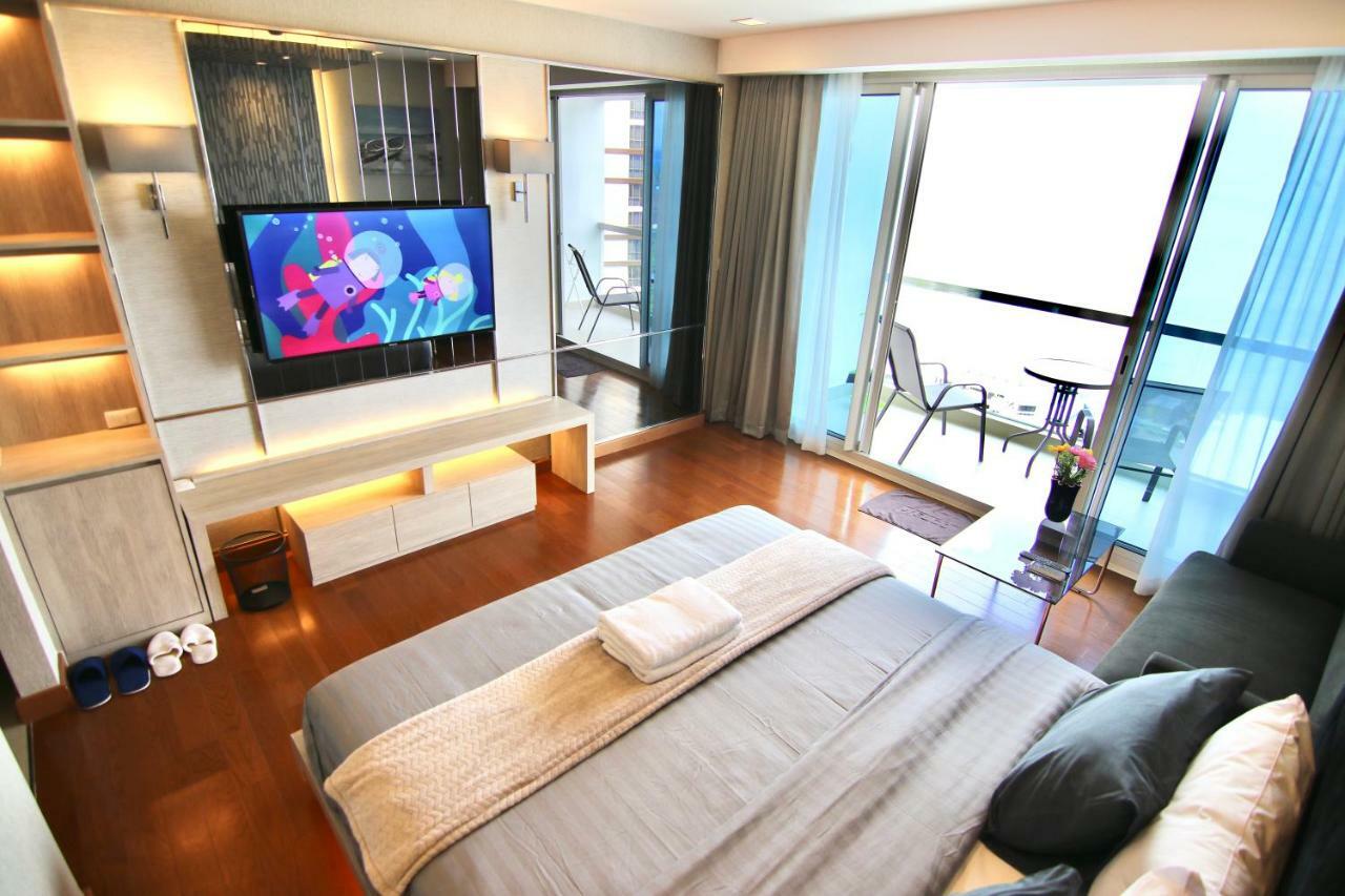 Luxurious Beachfront Apartment *