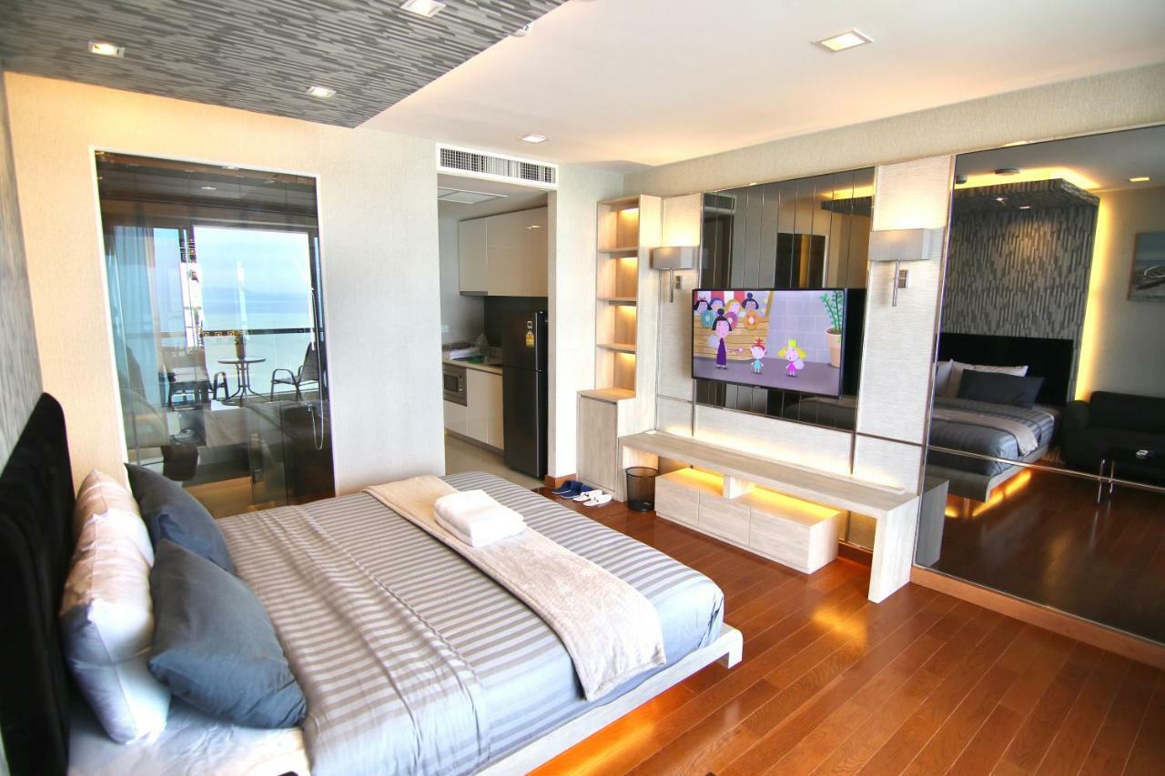 Luxurious Beachfront Apartment *