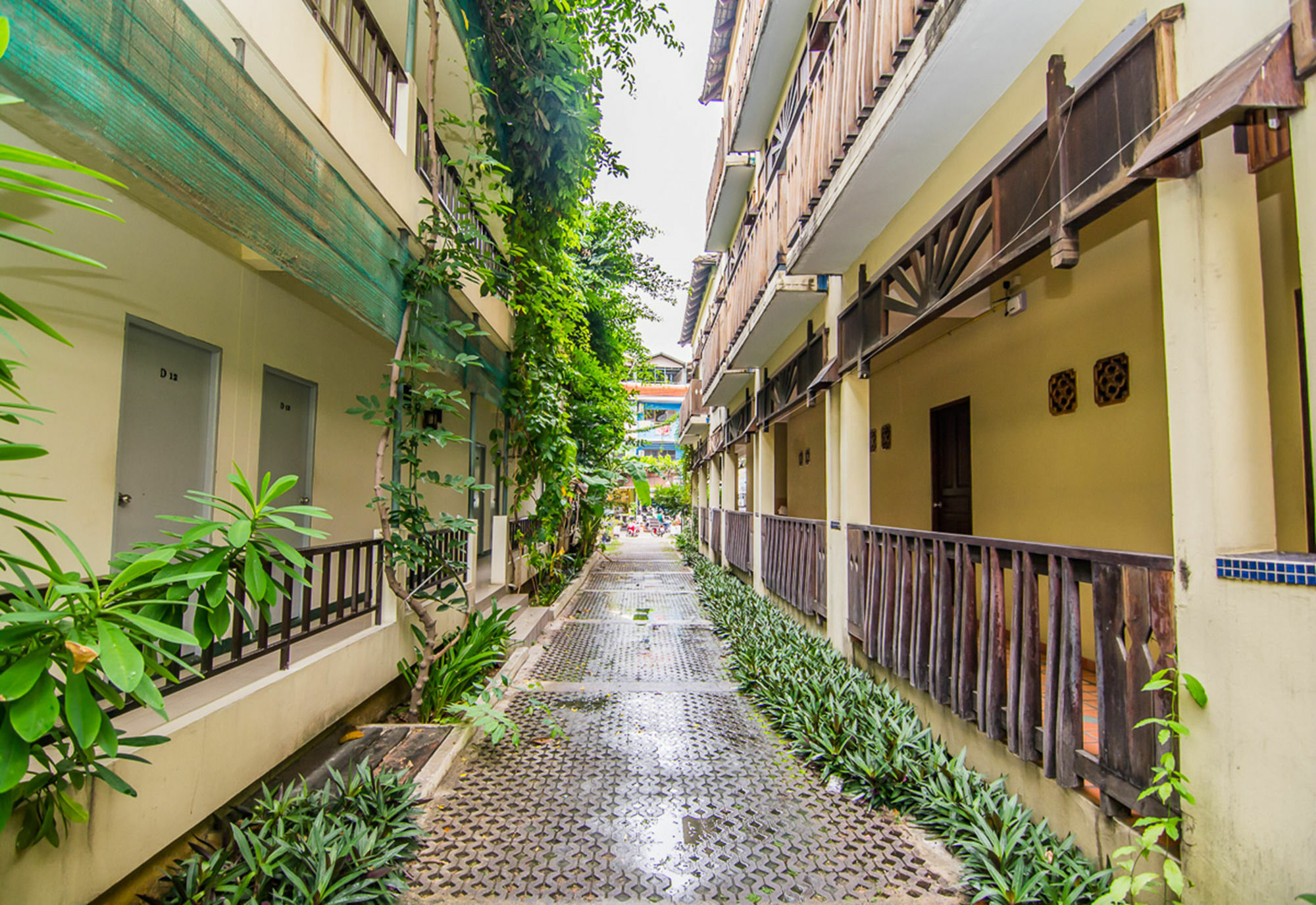 Sutus Court 5 3*