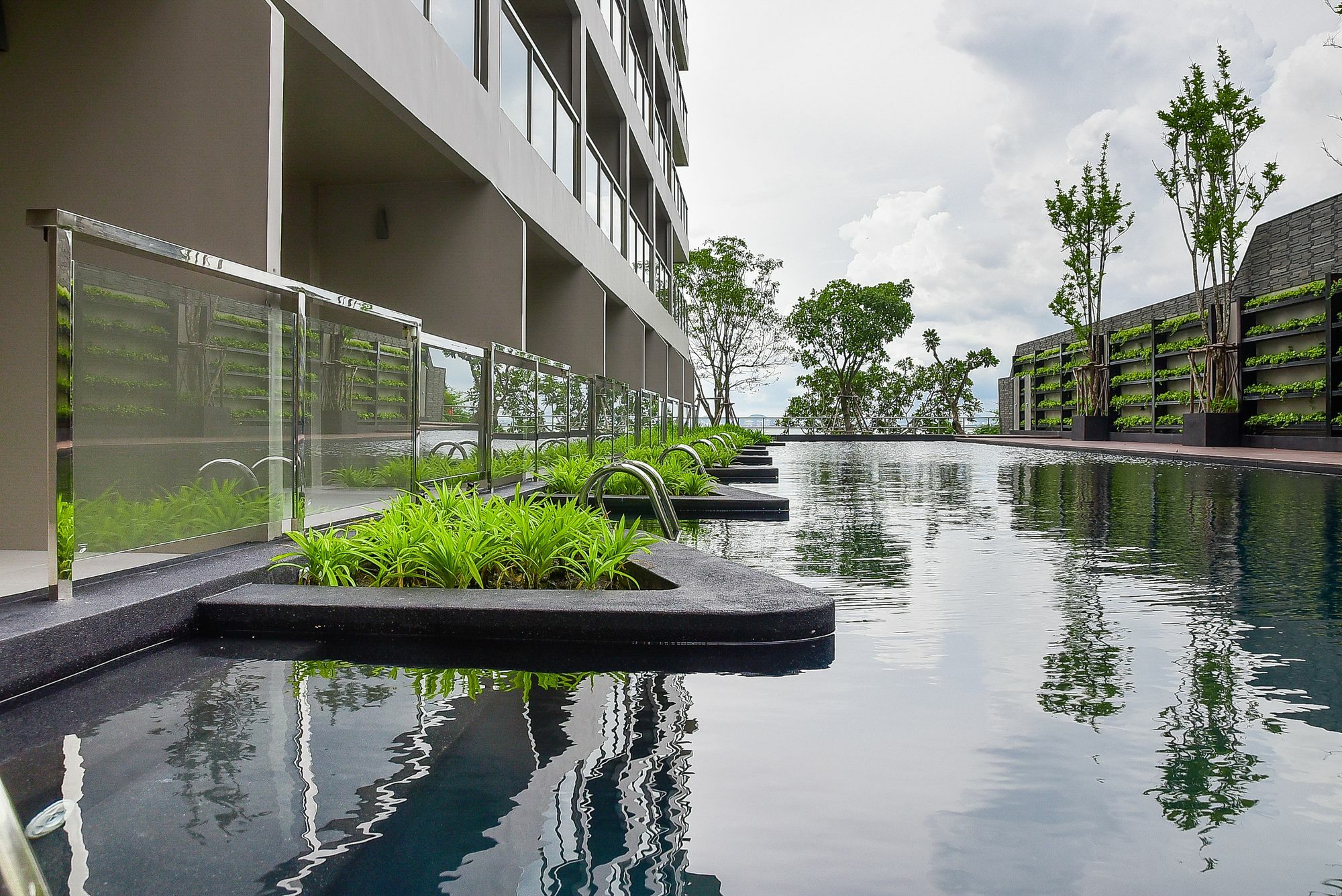 Golden Tulip Beachfront Pattaya