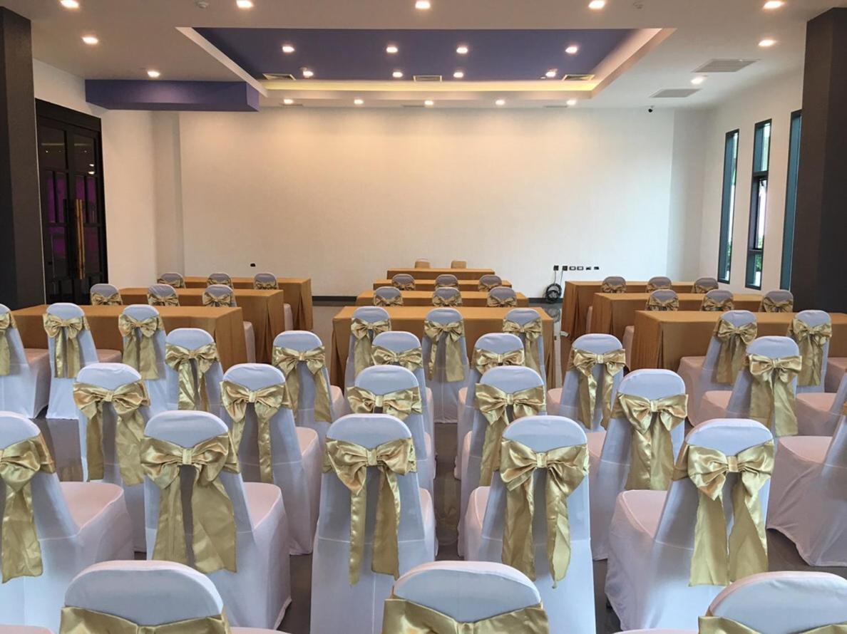 Resort Lakkhana Poolside