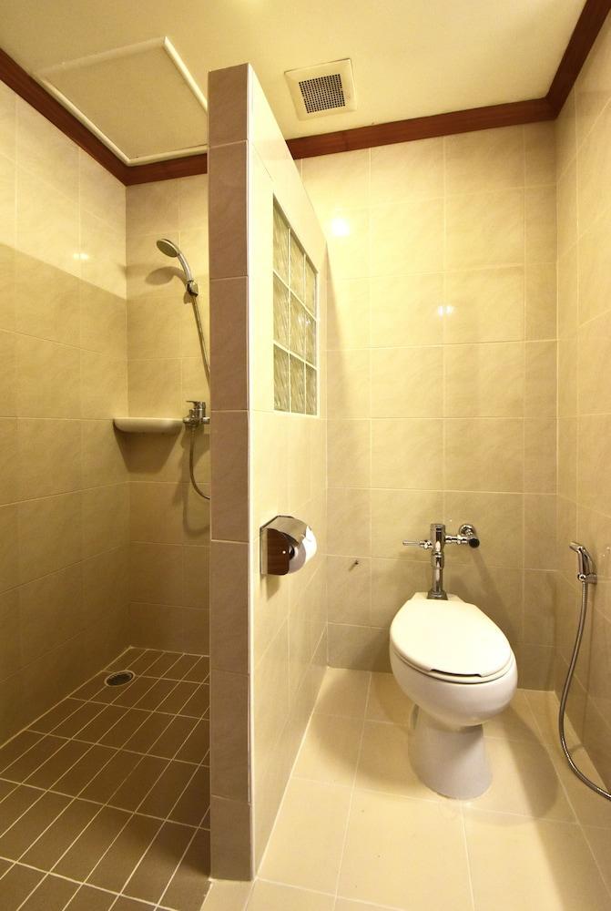 Dynasty Hotel 3*