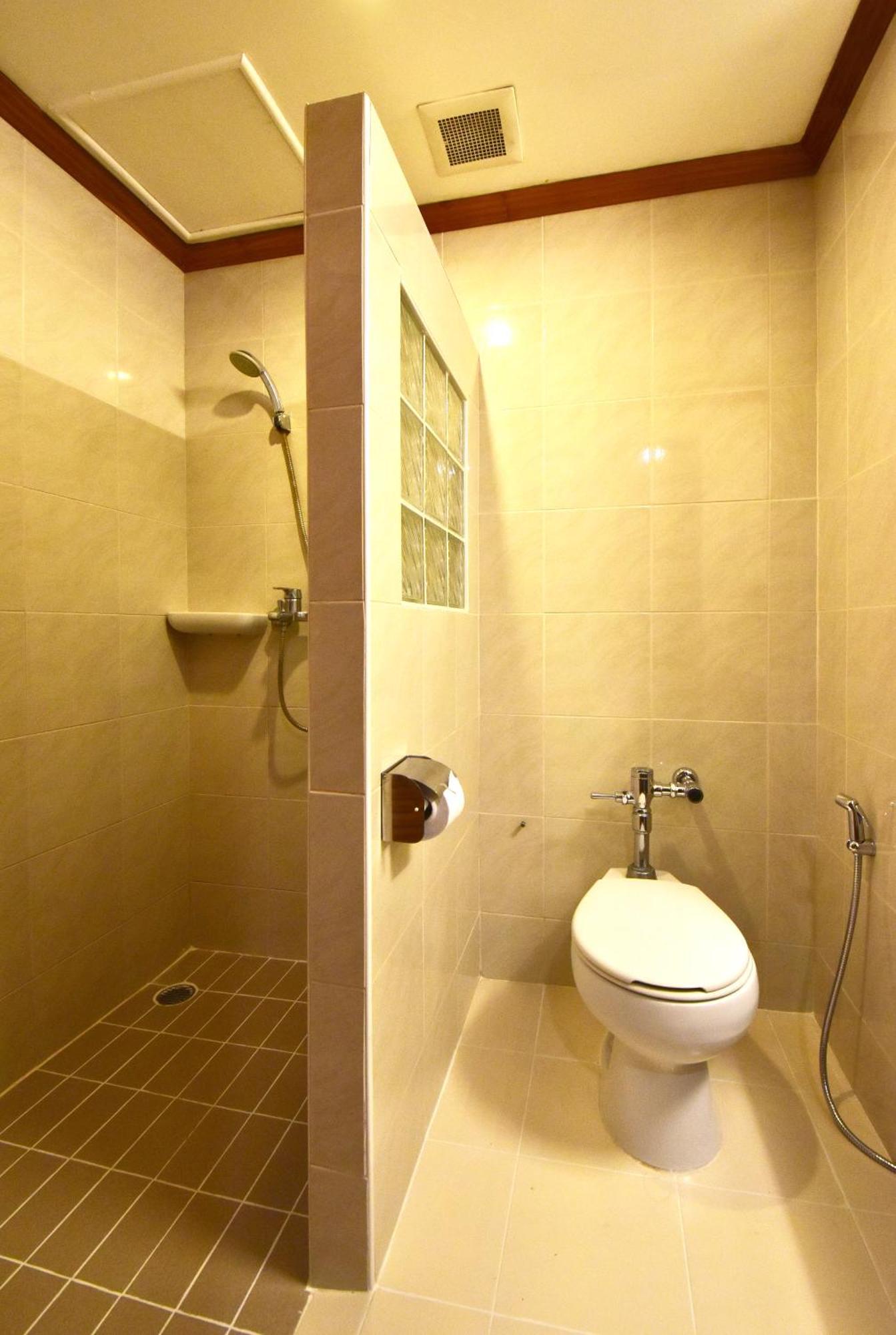 Dynasty Hotel 3*
