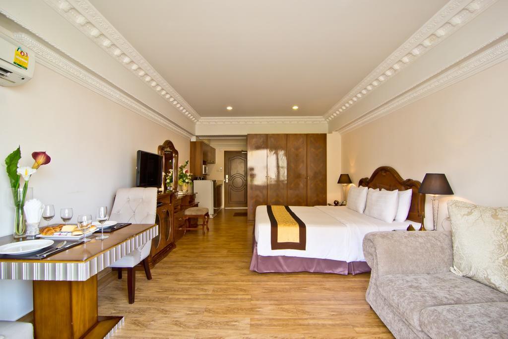 Hotel Lk Royal