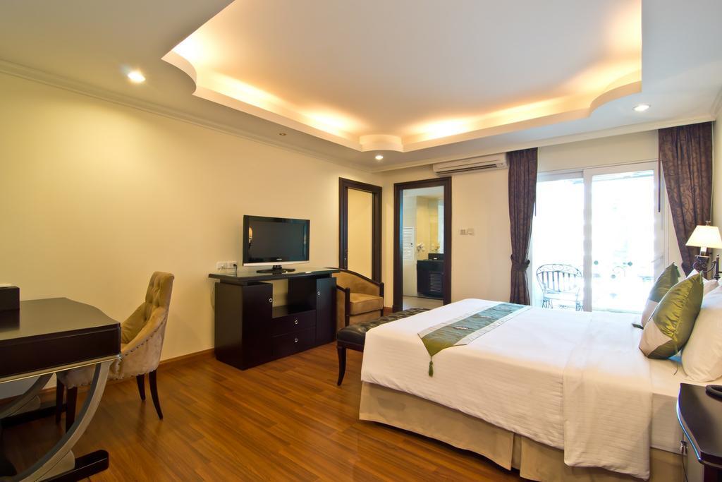 Hotel Lk Royal