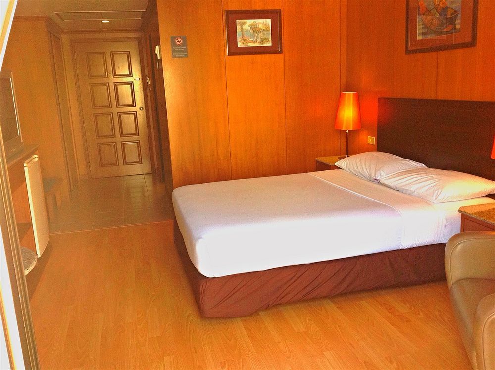 Hotel Dynasty 3*