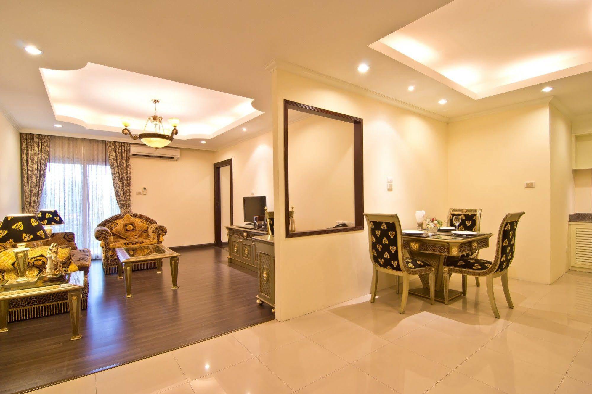 Hotel Lk Royal