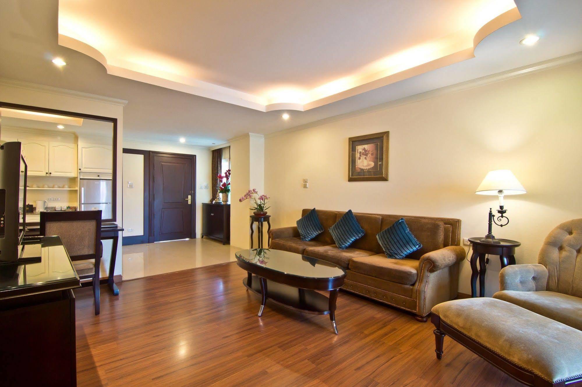 Lk Royal Hotel