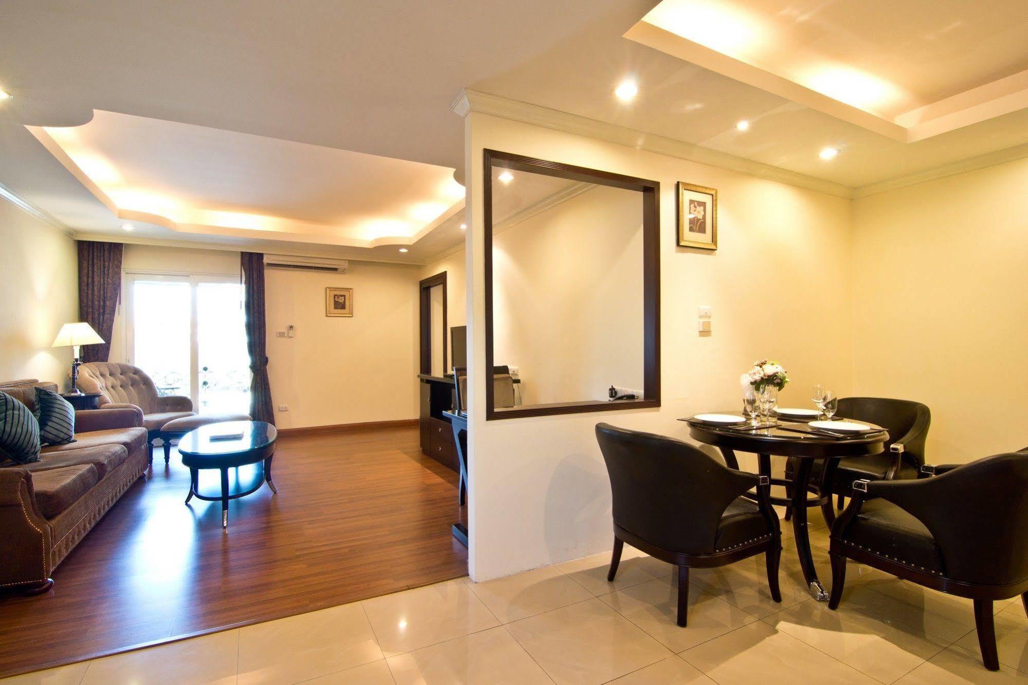 Lk Royal Hotel
