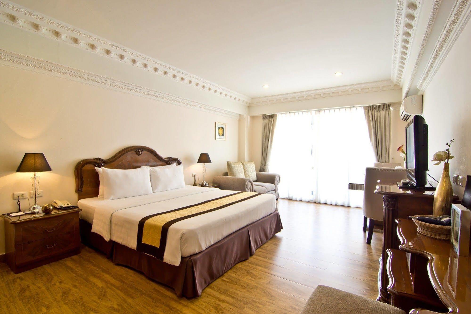Hotel Lk Royal 4*
