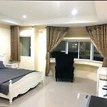 Tuga\'S Bar And Guest House