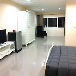 Tuga\'S Bar And Guest House