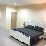 Tuga\'S Bar And Guest House